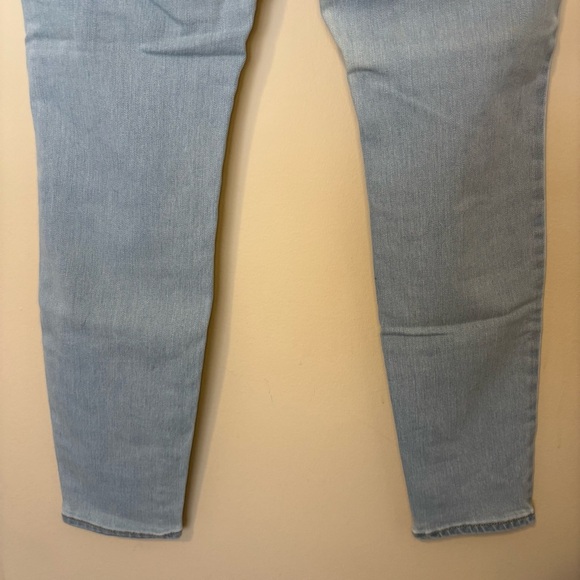 Universal Thread Women’s Mid-Rise Jegging Light Wash Jeans Size 8 - Picture 10 of 11